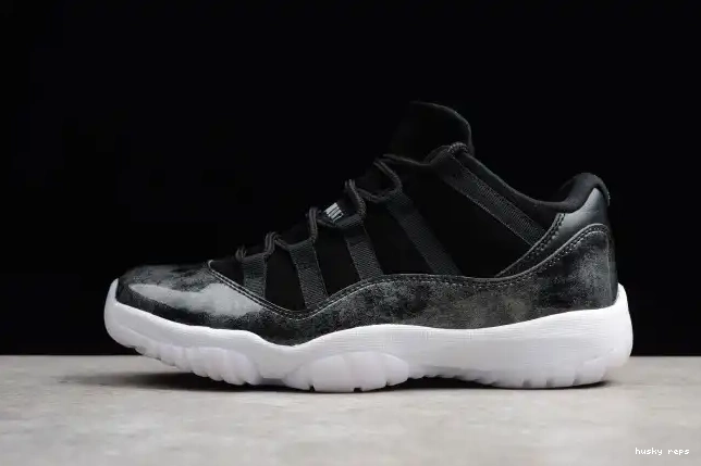 Husky Jordan Retro "barons" Air 11 528895-010 Low 0502